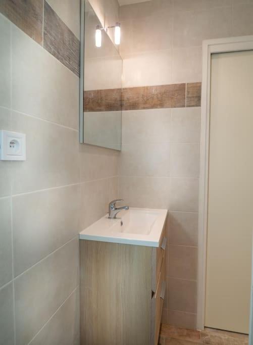 Parking inclus Vieil Antibes 200m mer Climatise 4 personnes - Apartment mit 2 Schlafzimmern - 16