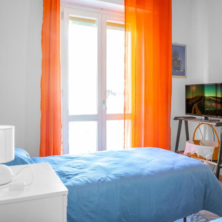 HOST4U - Luminoso e Comodo a piedi dal Centro e alla Stazione di Imperia, Parcheggio Condominiale - Foeste Apartment - Appartamento con 2 Camere da Letto - 13