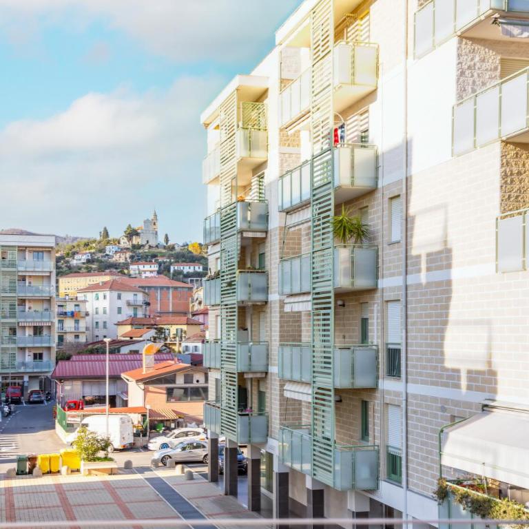 HOST4U - Luminoso e Comodo a piedi dal Centro e alla Stazione di Imperia, Parcheggio Condominiale - Foeste Apartment - Appartamento con 2 Camere da Letto - 15