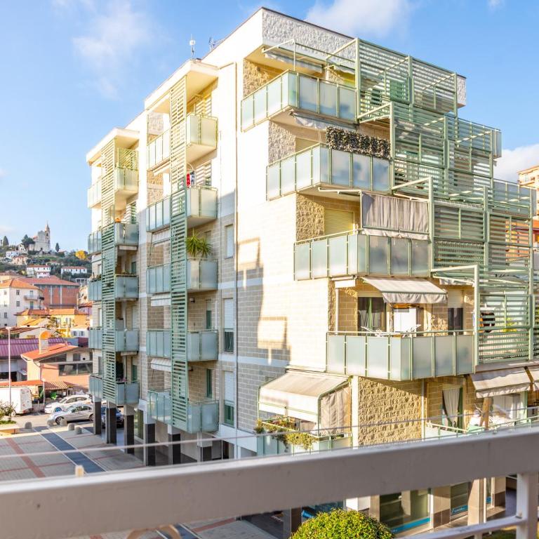 HOST4U - Luminoso e Comodo a piedi dal Centro e alla Stazione di Imperia, Parcheggio Condominiale - Foeste Apartment - Appartamento con 2 Camere da Letto - 17