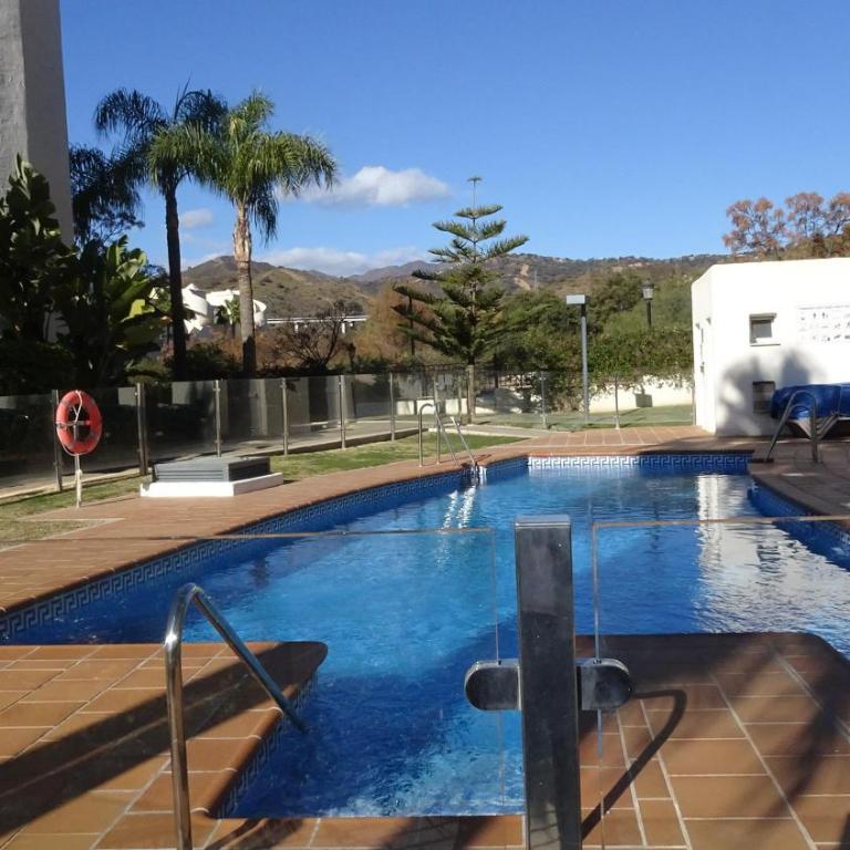 Elviria 2-Bed Apt Sleeps 4 Pool 20m to Beach - Apartamento - 14