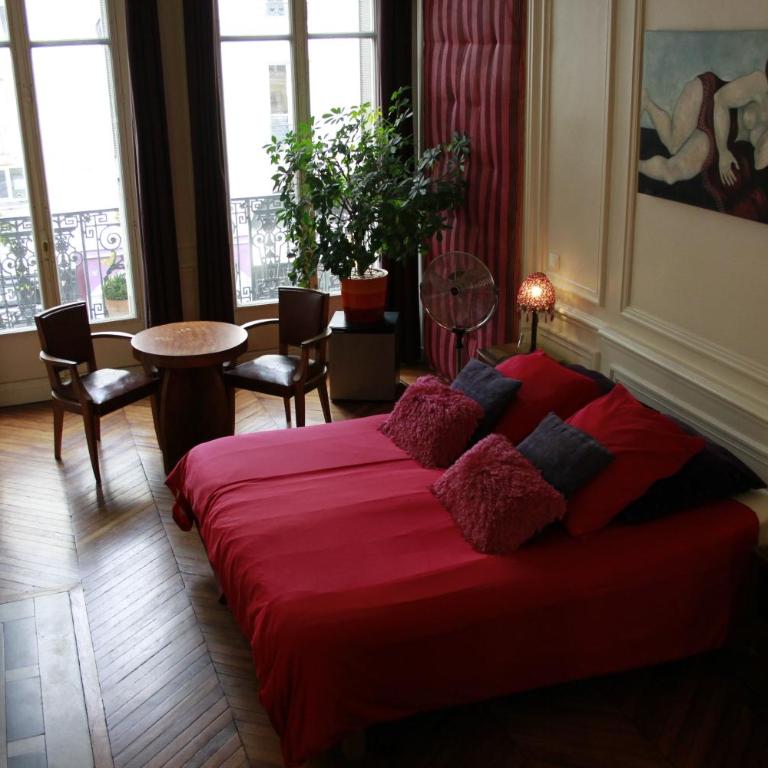 A Room In Paris - Chambre XL avec Salle de Bains Commune - 3