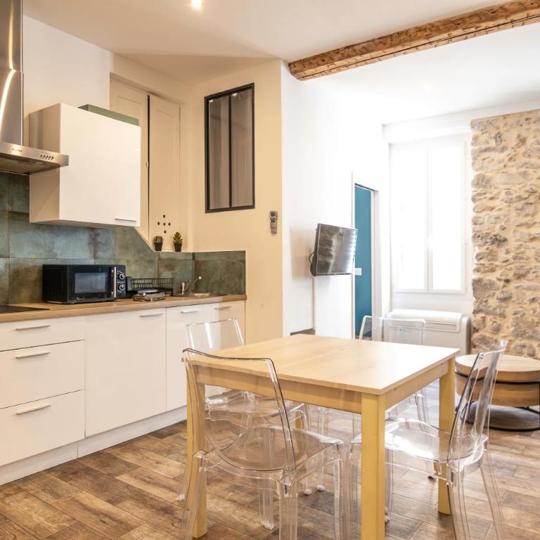 Parking inclus Vieil Antibes 200m mer Climatise 4 personnes - Apartment mit 2 Schlafzimmern - 2