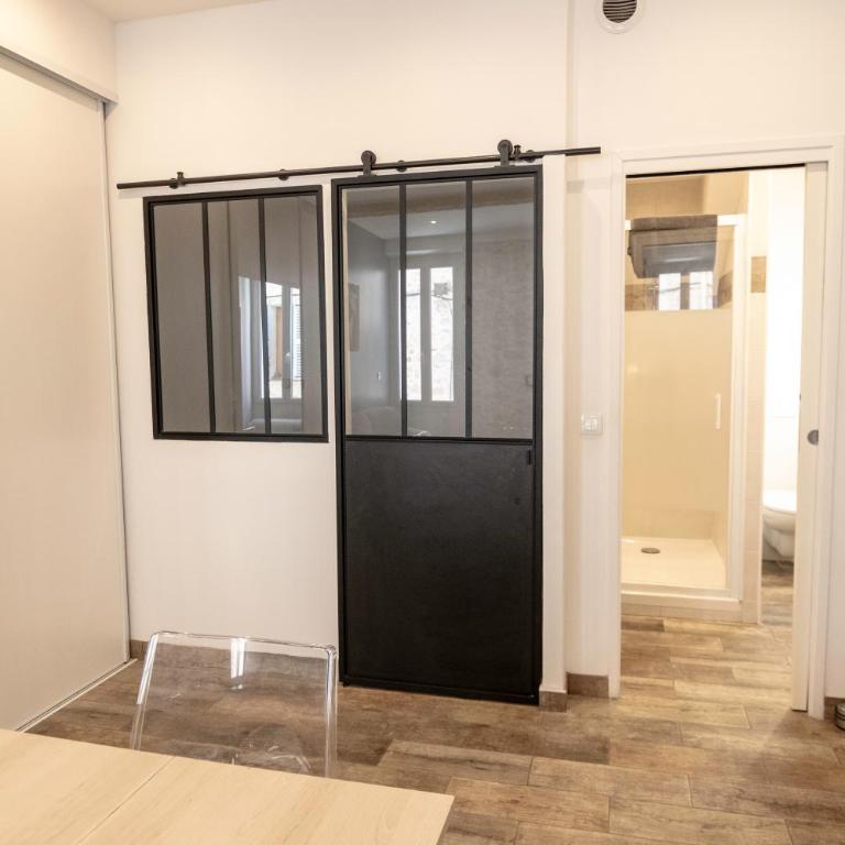 Parking inclus Vieil Antibes 200m mer Climatise 4 personnes - Apartment mit 2 Schlafzimmern - 7
