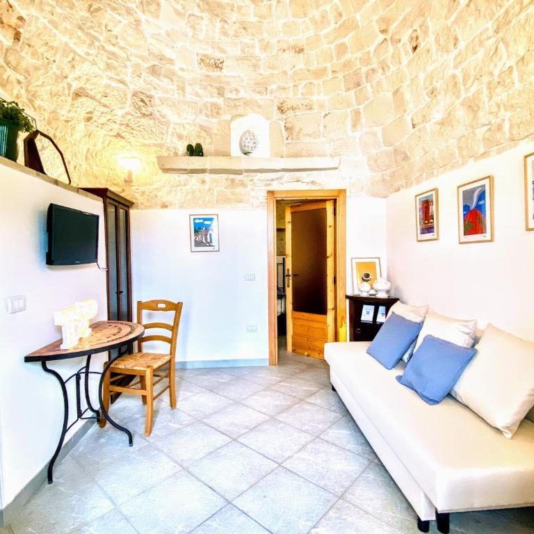 Trulli and Pool - I Cactus - Two-Bedroom House - 29