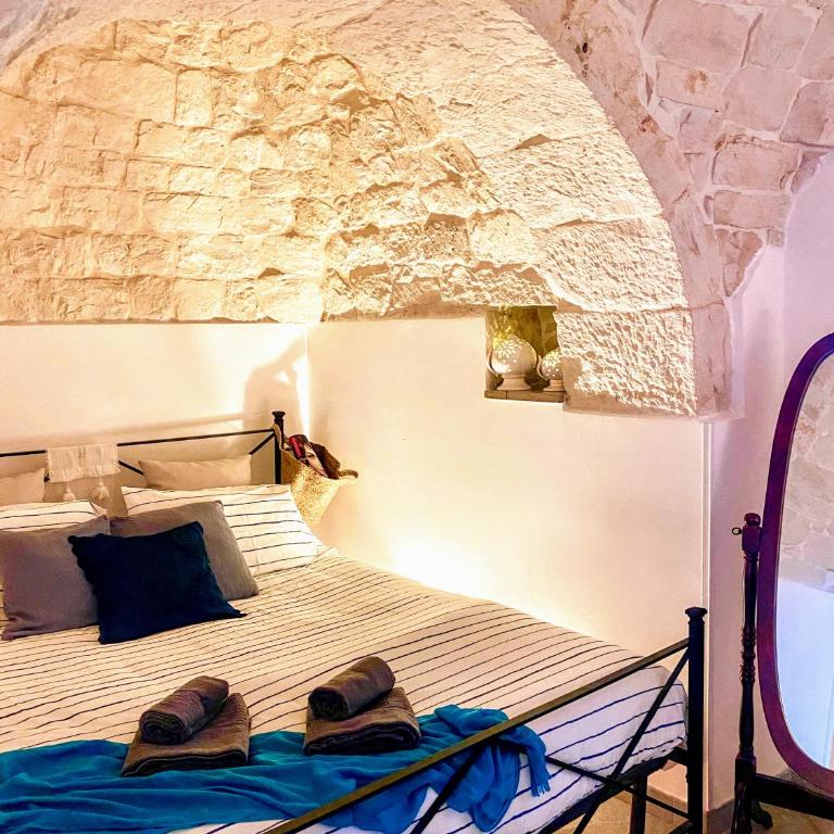 Trulli and Pool - I Cactus - Two-Bedroom House - 32