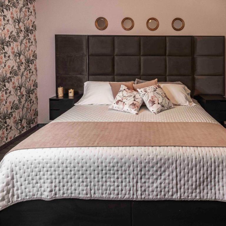 Morada Luna Polanco - Queen Room with Shared Bathroom - 15