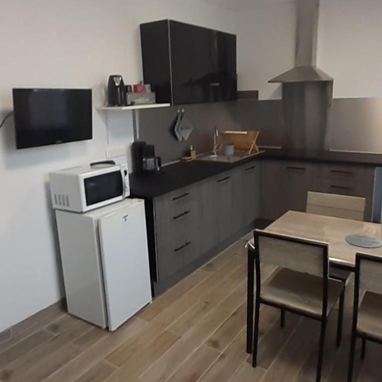 Maison pour 2 à 4 personnes avec jardin proche de la plage et des commerces ROYAN - One-Bedroom House - 9
