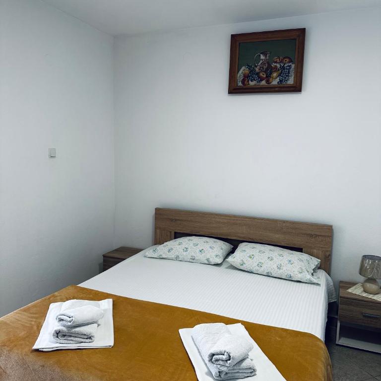 Apartments Duraku - Četvorokrevetna Soba sa Pogledom na Vrt - 8