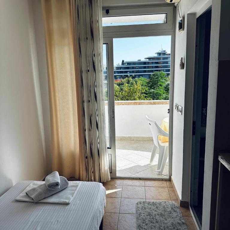 Apartments Duraku - Četvorokrevetna Soba sa Pogledom na Vrt - 3