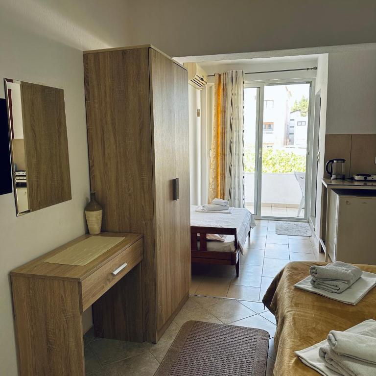 Apartments Duraku - Standard Quadruple Room - 5