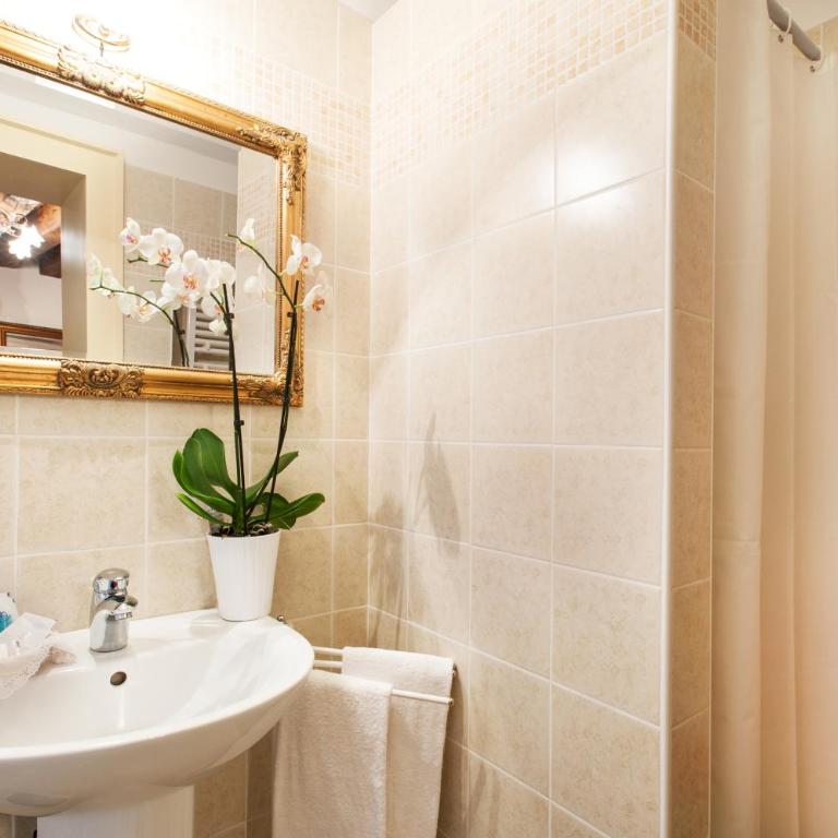Maison San Marco - Camera Matrimoniale con Bagno Privato - 2