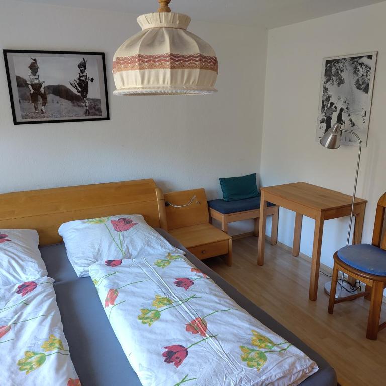 Gästehaus Gruben - Doppelzimmer mit Balkon - 8
