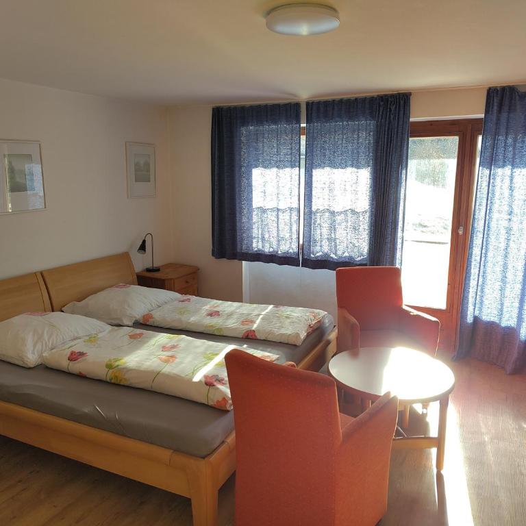 Gästehaus Gruben - Doppelzimmer mit Balkon - 2