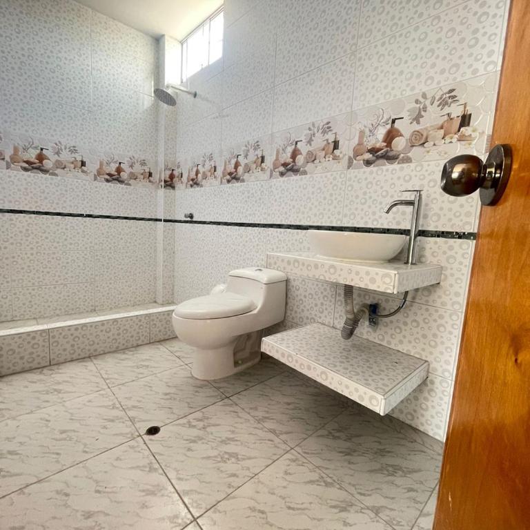 Hospedaje Pinos del Mar - Family Room with Private Bathroom - 1