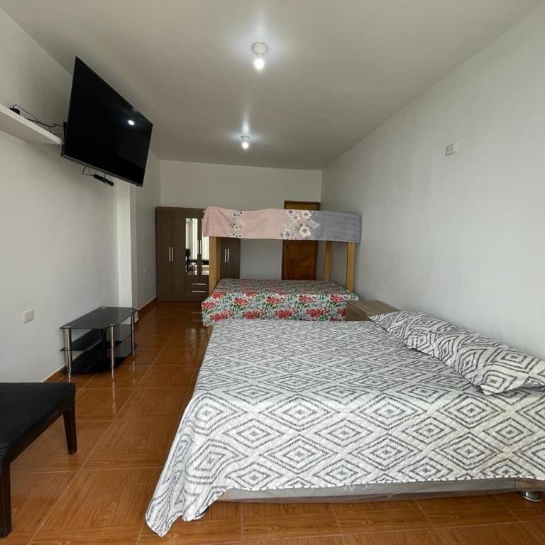 Hospedaje Pinos del Mar - Family Room with Private Bathroom - 3