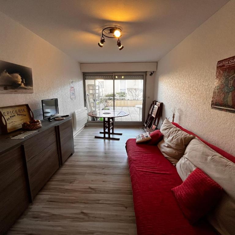 Appartement avec Terrasse à 50m de la Plage des Sables-d'Olonne - FR-1-197-429 - Appartement (4 Adultes) - 12