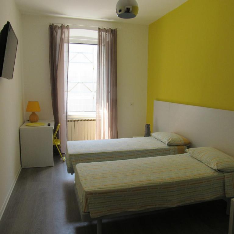 Smart Rooms - Double or Twin Room with Shared Bathroom - 5