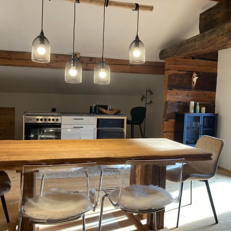 Nicos Daheim - Three-Bedroom Apartment with Shower - 12