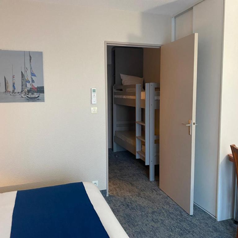 The Originals Boutique, Hôtel Admiral's, Les Sables-d'Olonne - Chambre Familiale avec Vue sur le Port - 3