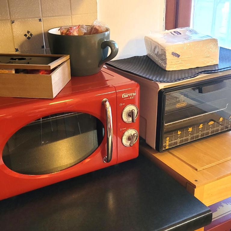 Firenze homeaway - Pape's cozy apartment, near Airport - 14 min from city center-10 minutes walk from the Baker Hughes - One-Bedroom Apartment - 37