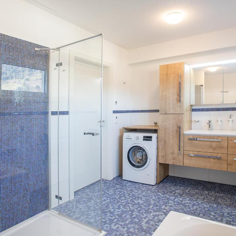 H19 - Modernes Ferienhaus 145qm, 3SZ, Wellnessbereich mit Sauna und Dachterrasse mit Panoramablick, Kühlen und Heizen mit Geothermie - Vacation Home - 10
