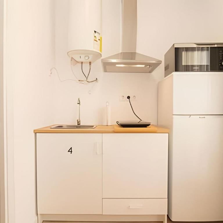11 Nights studios - Studio Apartment - 5