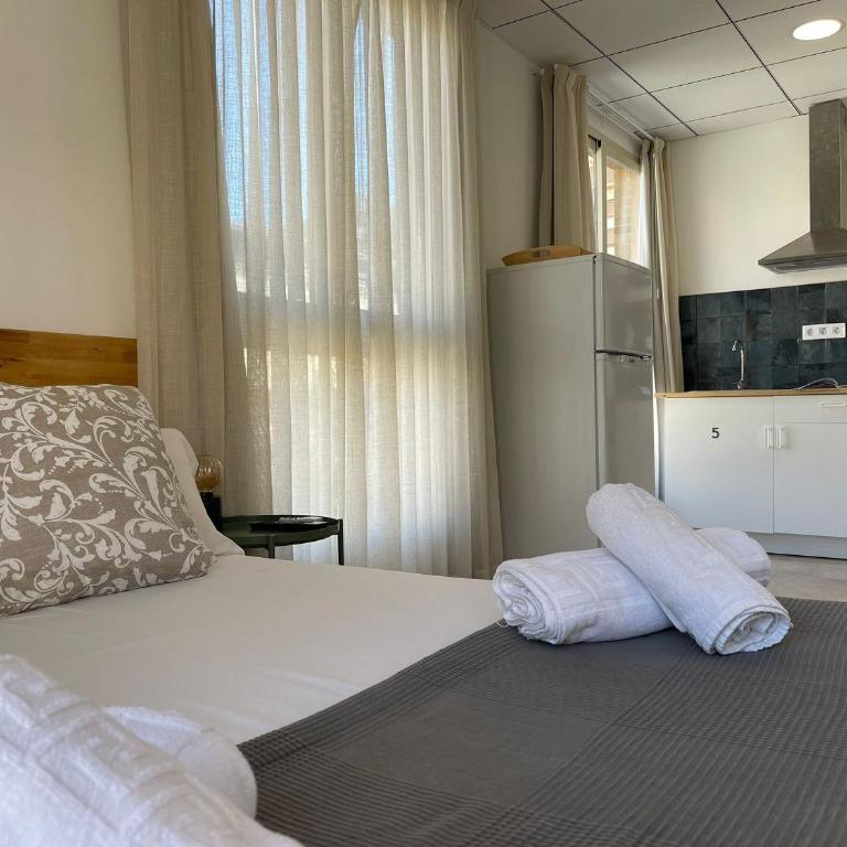 11 Nights studios - Studio Apartment with One Double Bed - 5