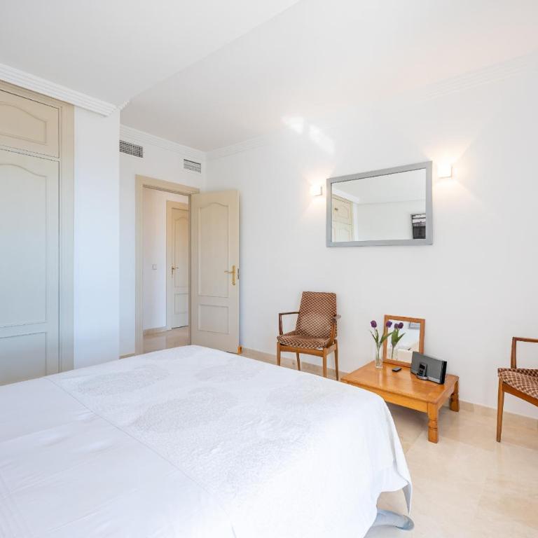 Stunning Villa with Panoramic Views of the Med - Villa Deluxe - 52
