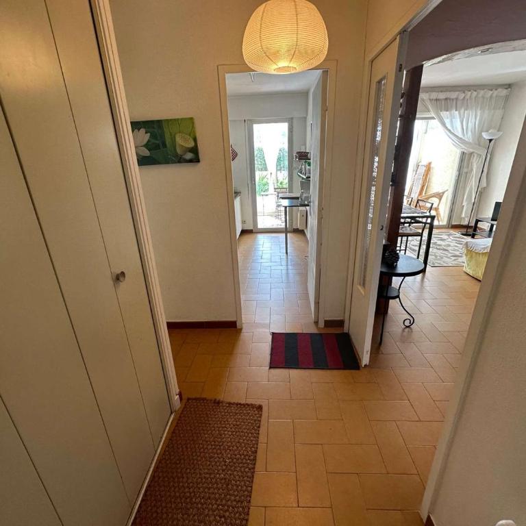 Grand T2 avec loggia et terrasse à proximité du port de Saint Mandrier et des plages - Apartamento de 1 dormitorio - 3
