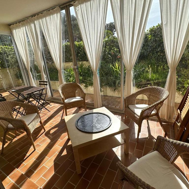 Grand T2 avec loggia et terrasse à proximité du port de Saint Mandrier et des plages - Apartamento de 1 dormitorio - 1