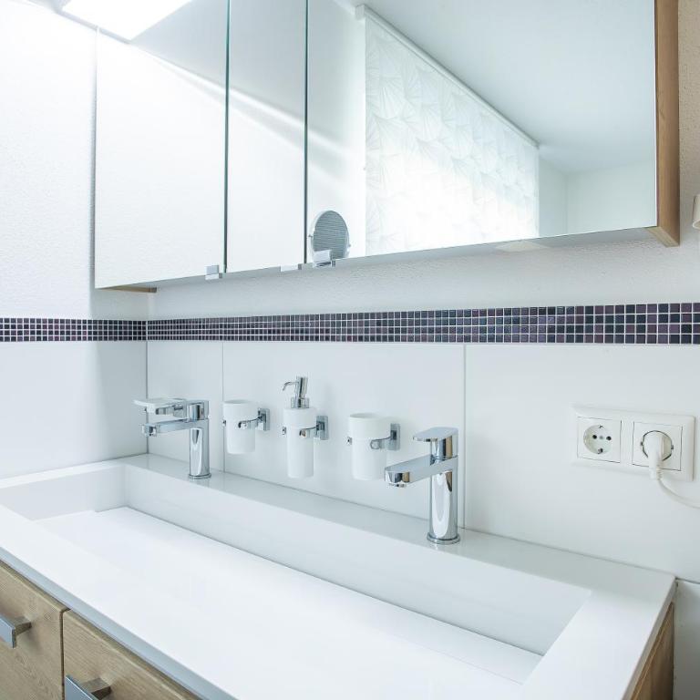 H19 - Modernes Ferienhaus 145qm, 3SZ, Wellnessbereich mit Sauna und Dachterrasse mit Panoramablick, Kühlen und Heizen mit Geothermie - Vacation Home - 11