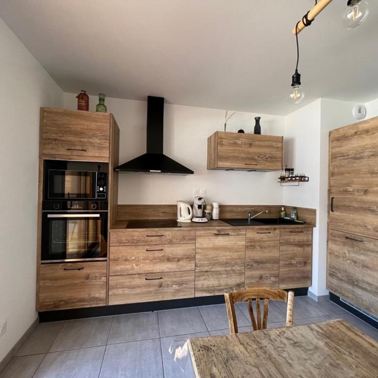 Charmant 3 pièces avec Wi-Fi et parking au Monêtier-les-Bains - FR-1-762-51 - Appartement - 16