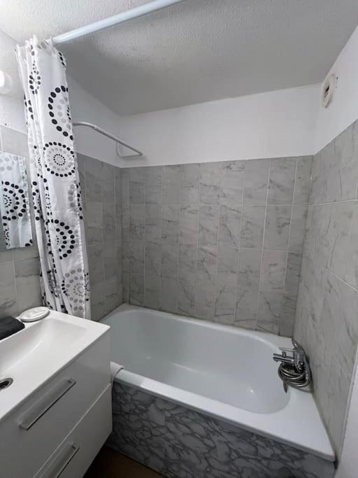 ''Ophélia 84'' Duplex en centre ville avec parking - Appartement 1 Chambre - 12