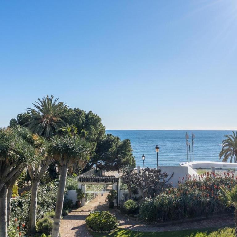 Espacioso apartamento en 1ª línea de playa - Apartment - 31