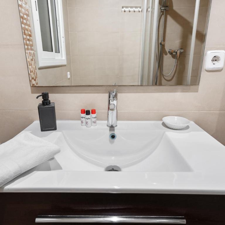 Lodging Apartments Villarroel apartment - Two-Bedroom Apartment - 20