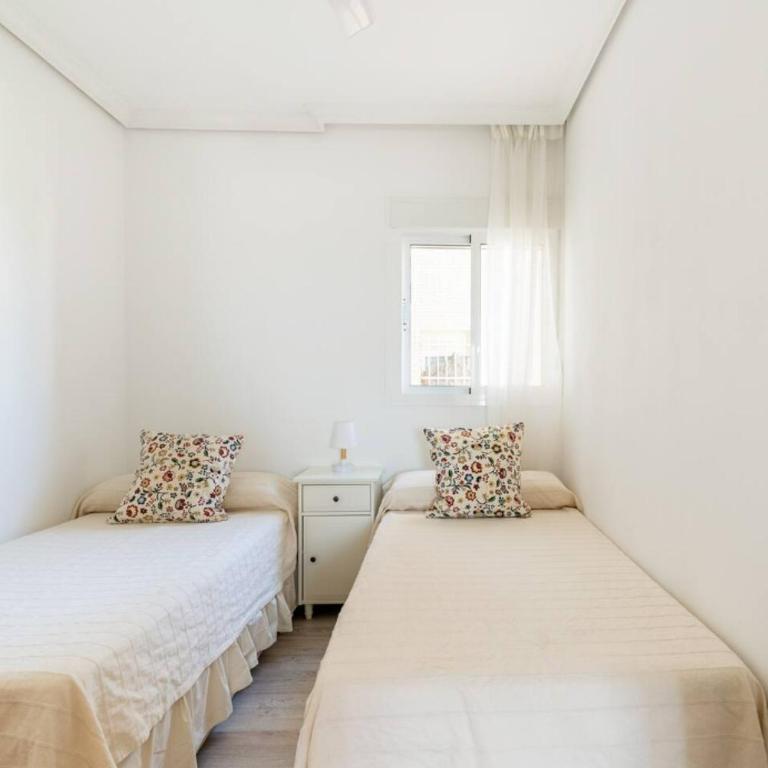 Apartamento amplio con 4 habitaciones y 2 baños - Great apartment with 4 rooms - 2 baths - Apartamento - 4