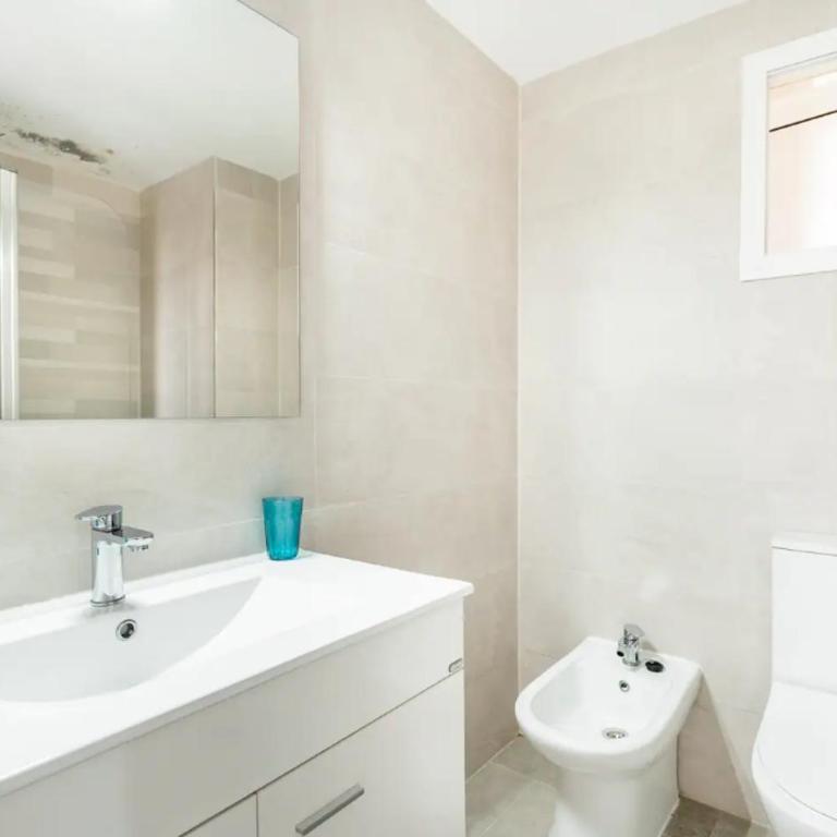 Apartamento amplio con 4 habitaciones y 2 baños - Great apartment with 4 rooms - 2 baths - Apartamento - 9