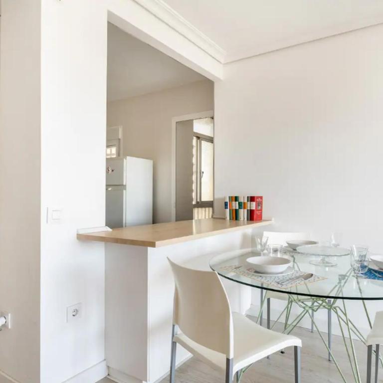 Apartamento amplio con 4 habitaciones y 2 baños - Great apartment with 4 rooms - 2 baths - Apartamento - 13