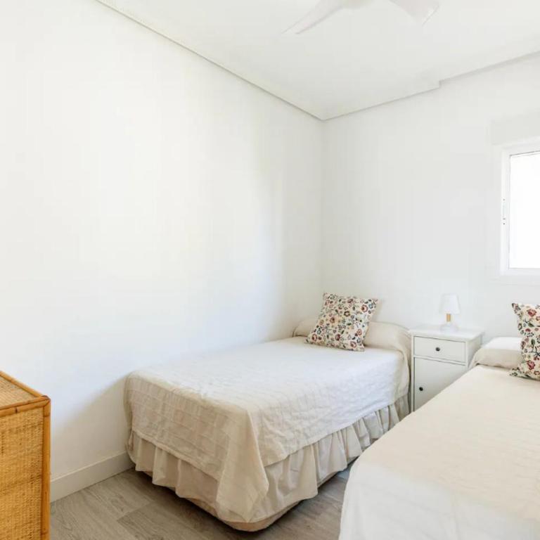 Apartamento amplio con 4 habitaciones y 2 baños - Great apartment with 4 rooms - 2 baths - Apartamento - 20