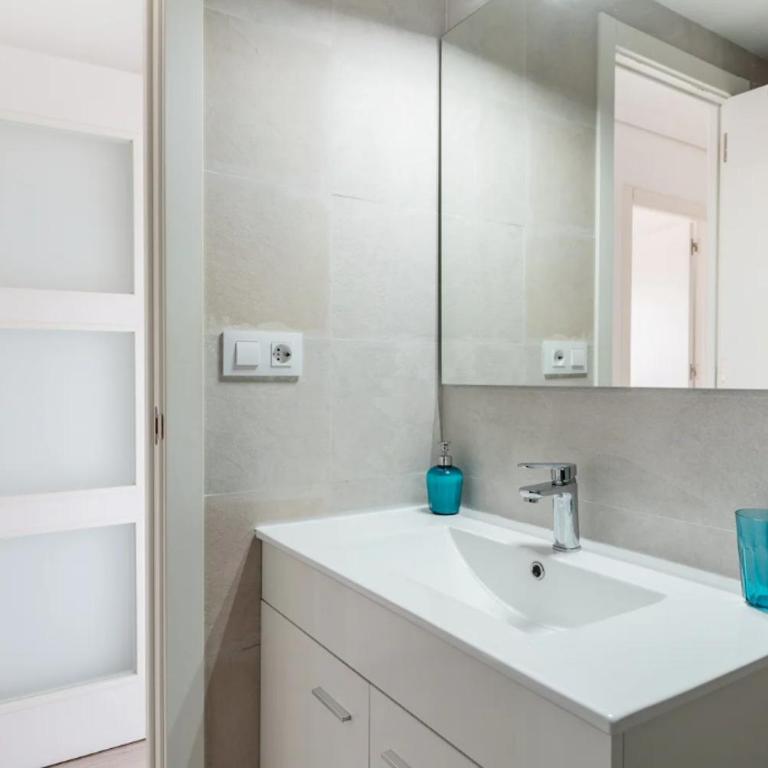 Apartamento amplio con 4 habitaciones y 2 baños - Great apartment with 4 rooms - 2 baths - Apartamento - 21