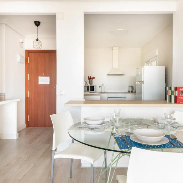 Apartamento amplio con 4 habitaciones y 2 baños - Great apartment with 4 rooms - 2 baths - Apartamento - 22
