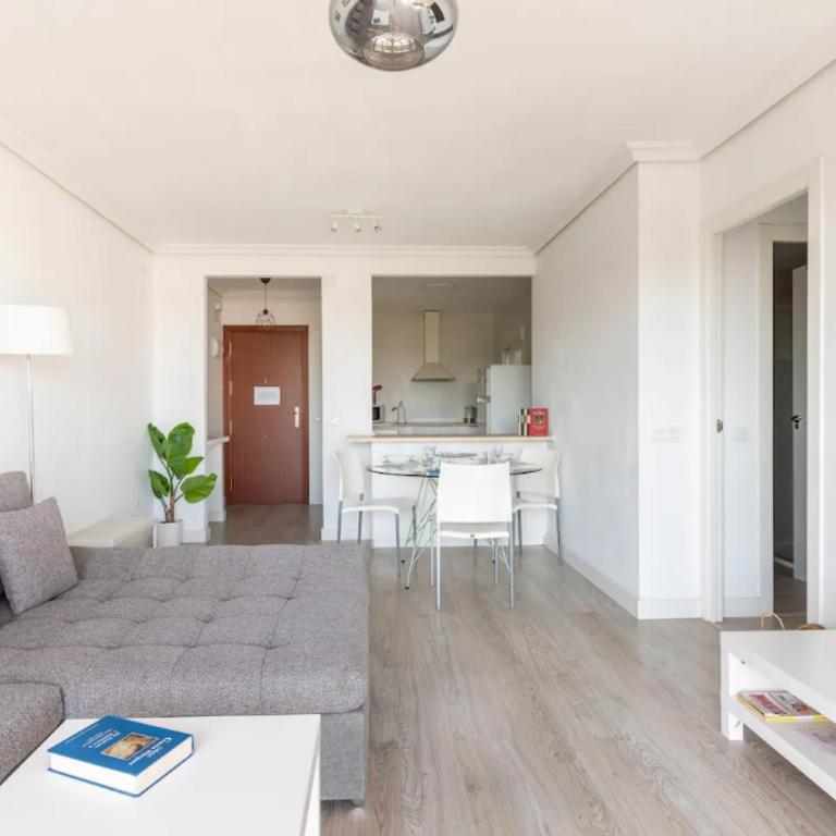 Apartamento amplio con 4 habitaciones y 2 baños - Great apartment with 4 rooms - 2 baths - Apartamento - 23