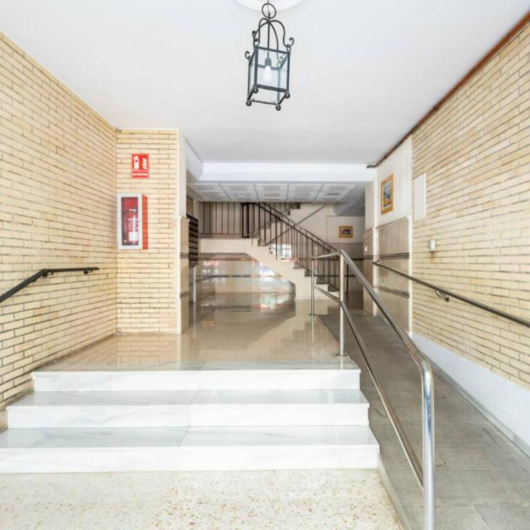 Apartamento amplio con 4 habitaciones y 2 baños - Great apartment with 4 rooms - 2 baths - Apartamento - 32