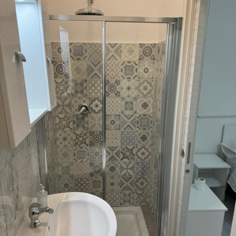 Henry Luxury Suite - Camera Matrimoniale con Bagno Privato - 5