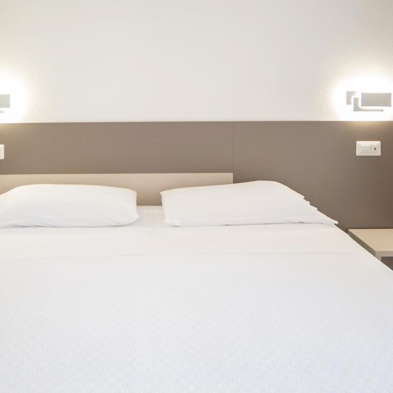 Nuova -Luxury Rooms & Apartment- - Camera Matrimoniale/Doppia con Letti Singoli con Balcone - 5