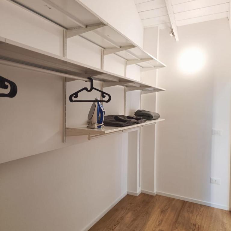 YR Apartments Bocconi- Modern Loft, 3 Min Walk to Duomo Tram - One-Bedroom House - 37