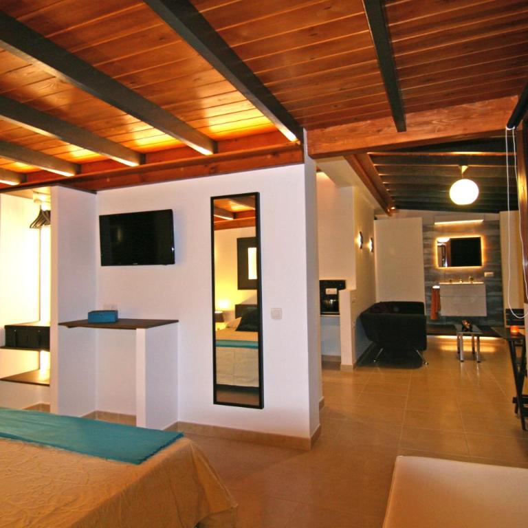 Crystalsuite. Beautiful penthouse with sea views - One-Bedroom Apartment - 24