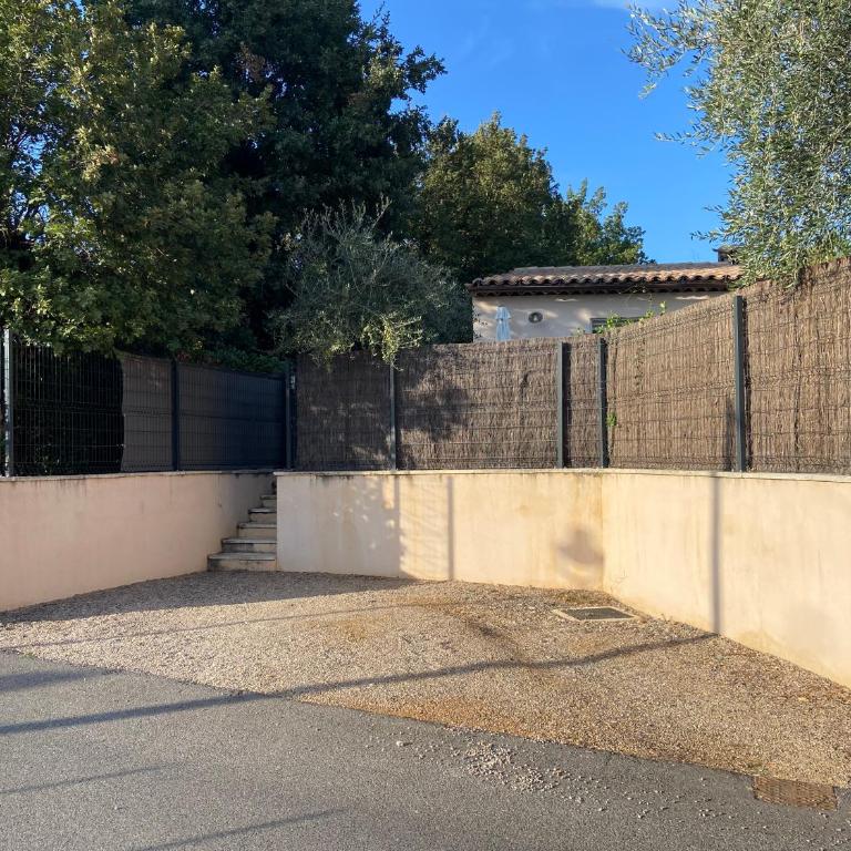 Villa "L'émeraude - Maison d'Hôtes - Jardin et parking privés - Valbonne - Maison 1 Chambre - 34