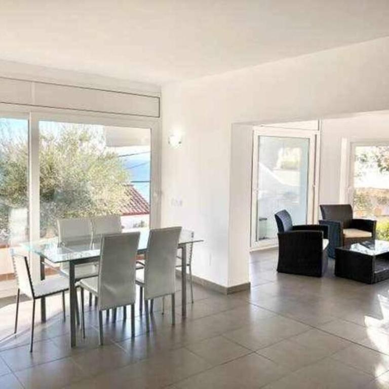 Amplio apartamento con jardín en Almadrava - Three-Bedroom Apartment - 7